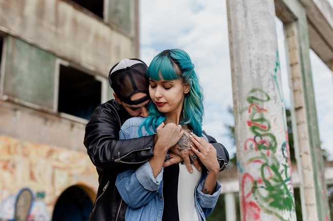 A beautiful love story in shades of black and blue by Marco Teixeira